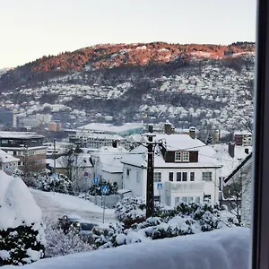 Spacious And Beautiful In With Free Parking Bergen
